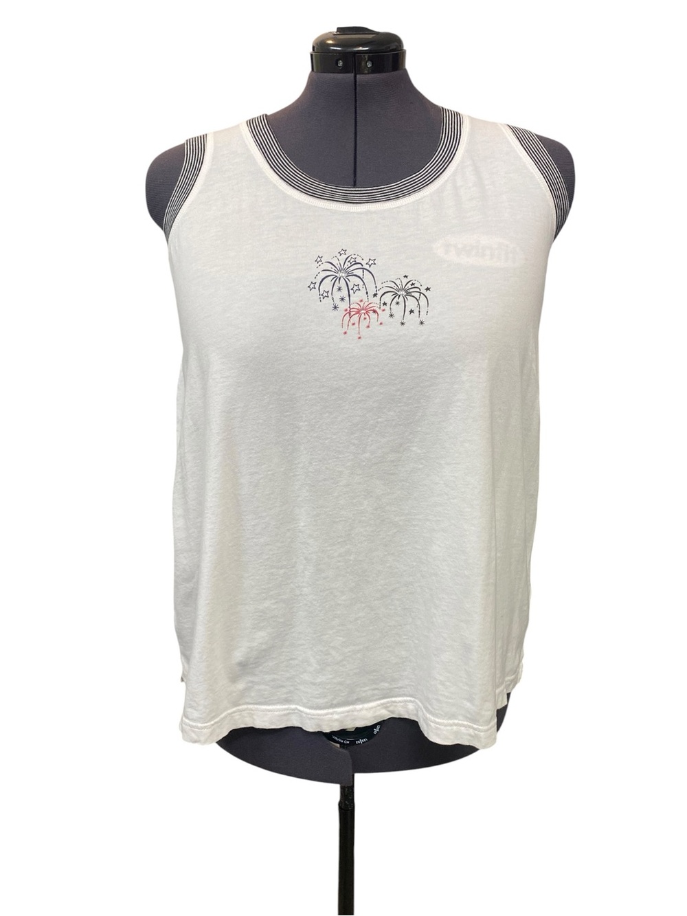 NY Laundry Women's plus size 1X White Sleeveless Tank Top Firework Graphic